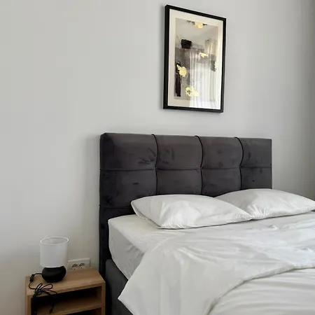 Crown - Bw Arcadia *