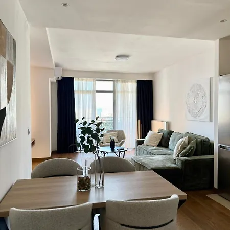 Crown - Bw Arcadia Apartment *