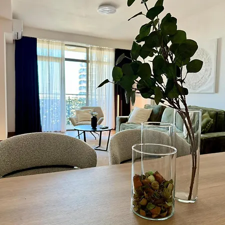 Crown - Bw Arcadia * Belgrade